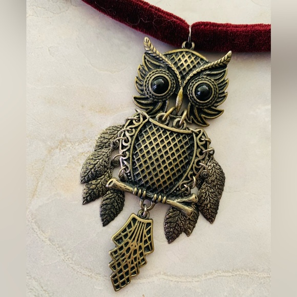 Vintage Brass Owl Pendant Necklace with Burgundy Velvet Cord - Picture 2 of 4